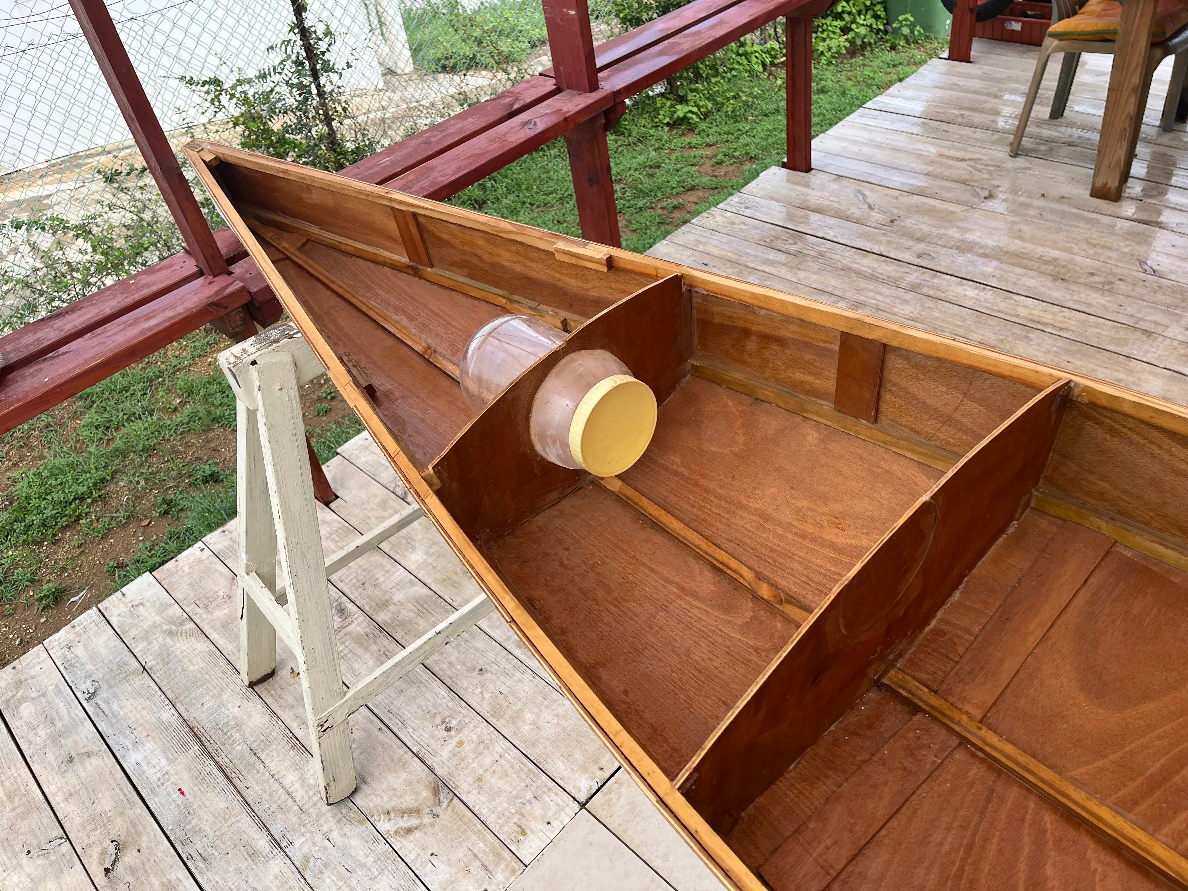 Building the kayak together in Curaçao